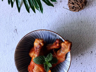 15、新奥尔良烤鸡腿,这张照片的视角是孩子拍的,很漂亮!可惜上传上来被剪裁压缩了。