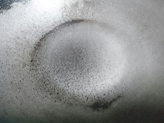 7、虾仁跑蛋,大火起锅，少量水