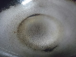 9、虾仁跑蛋,重新起锅入玉米油，热油润锅