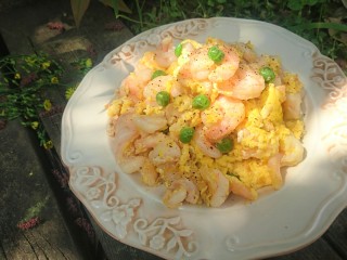 14、虾仁跑蛋,最后表面可加黑胡椒碎添香