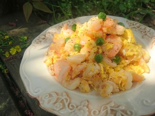 15、虾仁跑蛋,虾仁粉嫩微甜，趁热享用吧