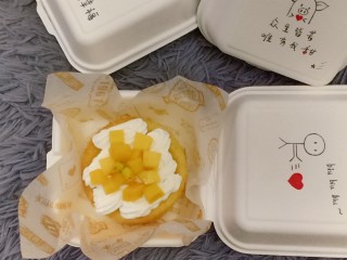 13、网红便当盒子蛋糕,盒子上面再画上图案就完成了