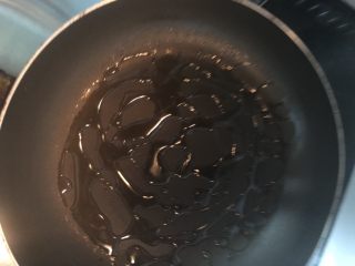 7、黑椒牛柳炒意大利面,起平底锅,烧热油