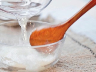 8、南瓜蒸糕,玉米淀粉加20克水勾芡汁