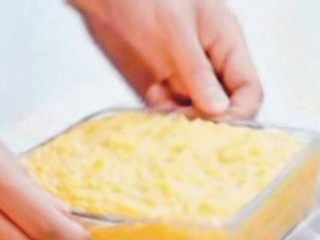 12、南瓜蒸糕,震几下，震结实一些