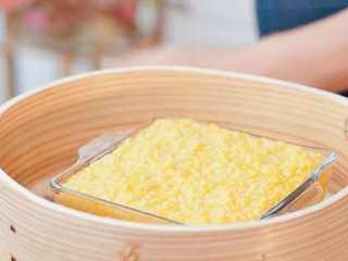 13、南瓜蒸糕,放入蒸锅