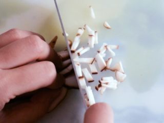 3、宝宝辅食之时蔬厚蛋烧,然后在切成丁丁即可待用