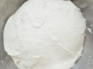 15、韭菜肉发面馅饼,揉成光滑面团醒发