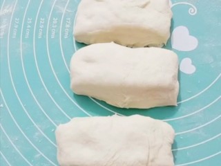 18、韭菜肉发面馅饼,均匀揪成大小剂子