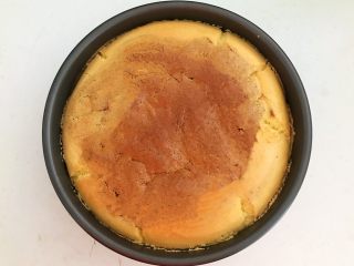 28、茶香戚风蛋糕,蛋糕烤熟了