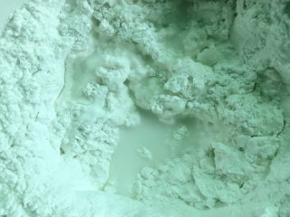 4、红糖糍粑,分次加入清水