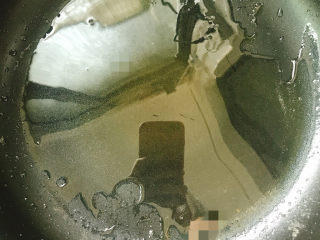 7、红糖糍粑,不粘锅放油