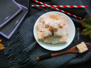 15、椰蓉南瓜小方,看似高大上的点心，其实也就是那几样再过普通的食材，购买成本不超5元