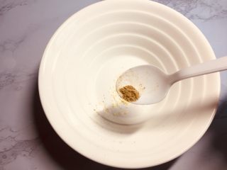 4、#一碗面#酸菜辣味早餐挂面,重口味的可以来小半勺的花椒粉,反正我就是那个重口味的人