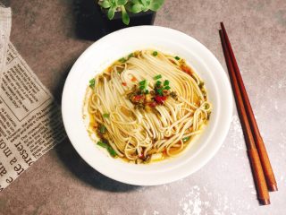 13、#一碗面#酸菜辣味早餐挂面,吃个面也得拍个照发朋友圈呢,不然可不白忙活呢