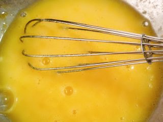 7、淡奶油草莓????玛芬,搅拌均匀