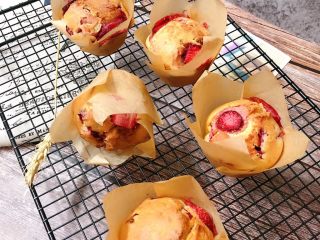 18、淡奶油草莓????玛芬,好了可以享用了????