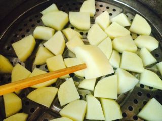 7、锅巴土豆,能用筷子插透，但又不会烂