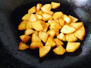 16、锅巴土豆,翻炒均匀