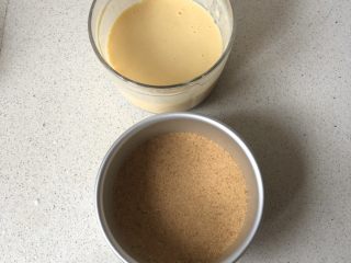 10、免烤❗️芒果酸奶蛋糕,蛋糕糊就做好啦,倒入模具