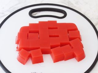 12、西瓜凉糕,取出切成小块