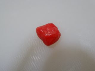 9、迪士尼莎莉鸡草莓大福,调成红色面团