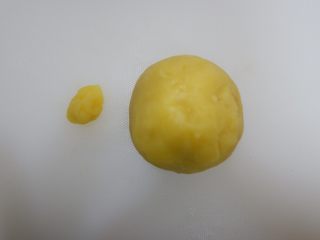 20、迪士尼莎莉鸡草莓大福,多余的部分可以剪掉。