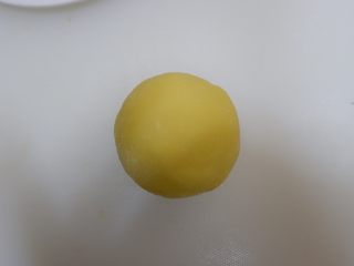 21、迪士尼莎莉鸡草莓大福,稍微整形一下备用。