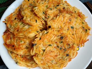 12、土豆丝饼,香香脆脆的特别好吃！