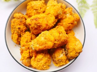 22、外酥里嫩的黄金炸鸡腿,趁热吃口感最佳！