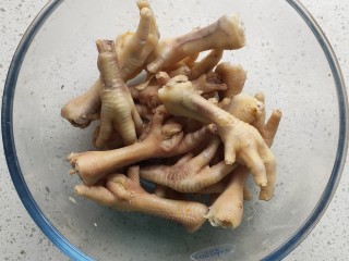 6、香辣卤鸡爪,捞出过一下凉水