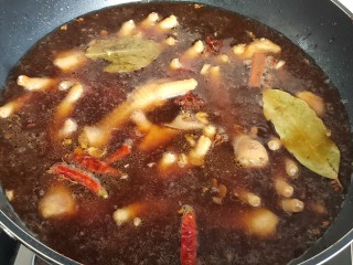 18、香辣卤鸡爪,大火煮开