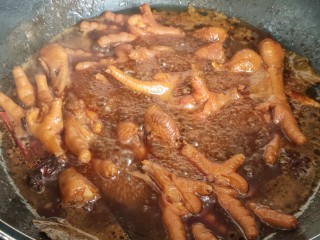 20、香辣卤鸡爪,熬制汤汁浓稠