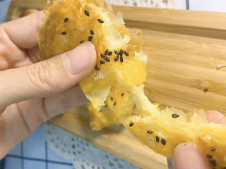 15、芝士芒果酥,中间的芝士会拉丝呢