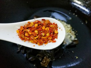 13、家常豆腐,一勺干辣椒粉。