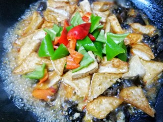 17、家常豆腐,加青红椒。