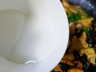 18、家常豆腐,水淀粉勾芡。