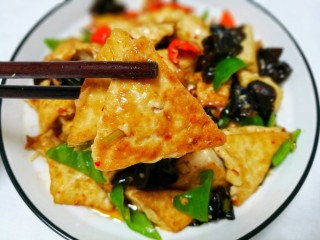 21、家常豆腐,多吃了两碗饭。