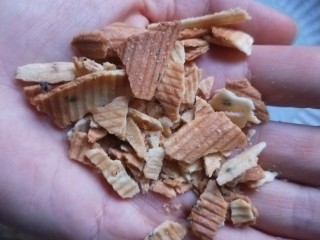 13、香酥芝麻蛋卷,酥脆到一捏就碎。