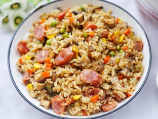 21、香到流口水的香菇腊肠焖饭,一锅搞定所有。