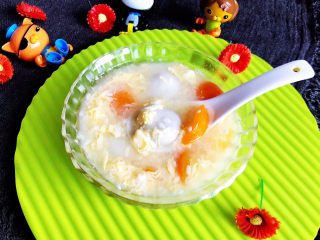 16、鸡蛋醪糟汤,鸡蛋醪糟汤内容好丰富，有鸡蛋，有醪糟，还加入了汤圆，小金桔和蜂蜜，甜甜糯糯的，非常美味，下午茶和宵夜首选~