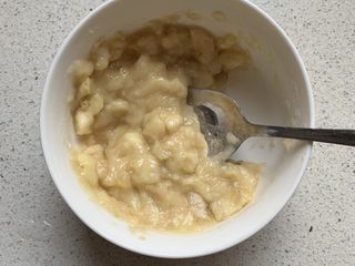 4、香蕉酥,香蕉压成泥