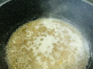 12、绿豆凉粉,不断搅拌