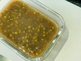 16、绿豆凉粉,倒入磨具