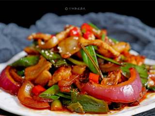 10、蒜苗肉片,蒜苗跟五花肉才是绝配，不喜欢吃肥肉，就选瘦点的肉吧~