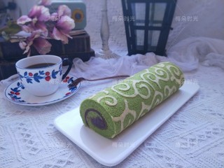 24、唐草彩绘蛋糕卷,成品图，花纹很漂亮。