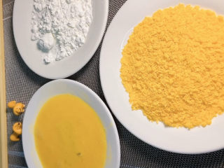 10、酥皮炸鸡块,准备好玉米淀粉，鸡蛋液和面包糠