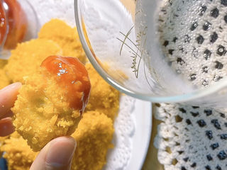 14、酥皮炸鸡块,配上番茄酱和雪碧，简直完美