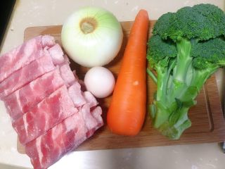 1、日式肥牛饭,食材准备