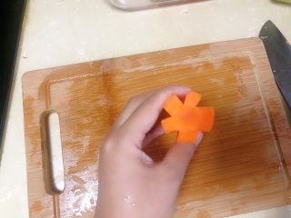 3、日式肥牛饭,或萝卜雕朵造型吧